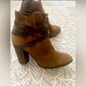 New and very stylish Carlos Santana Brown Leather Ankle Boots